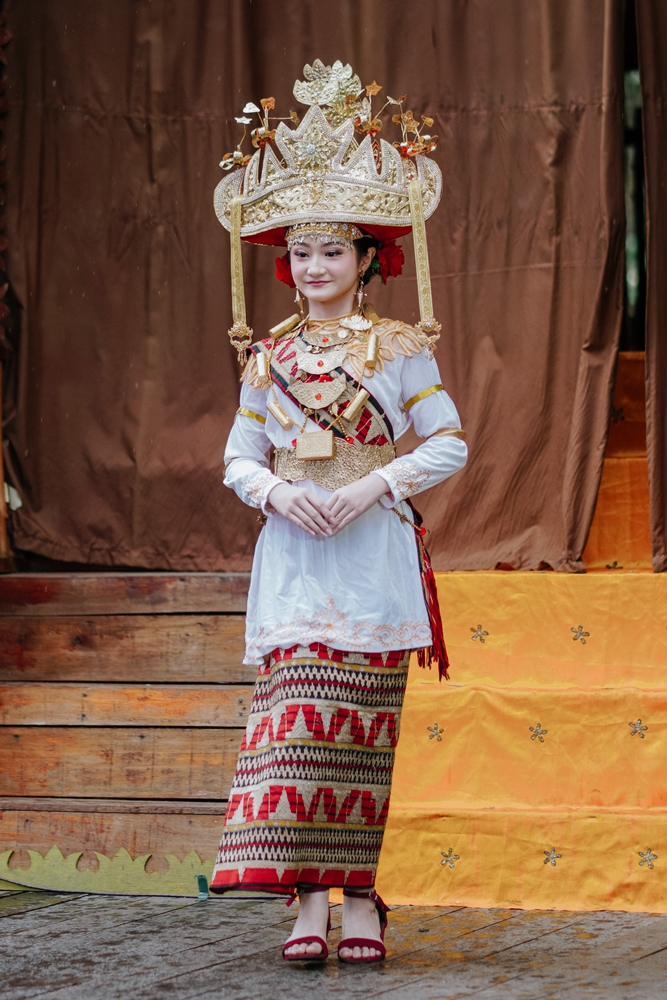 lomba busana adat nusantara langkau etnika
