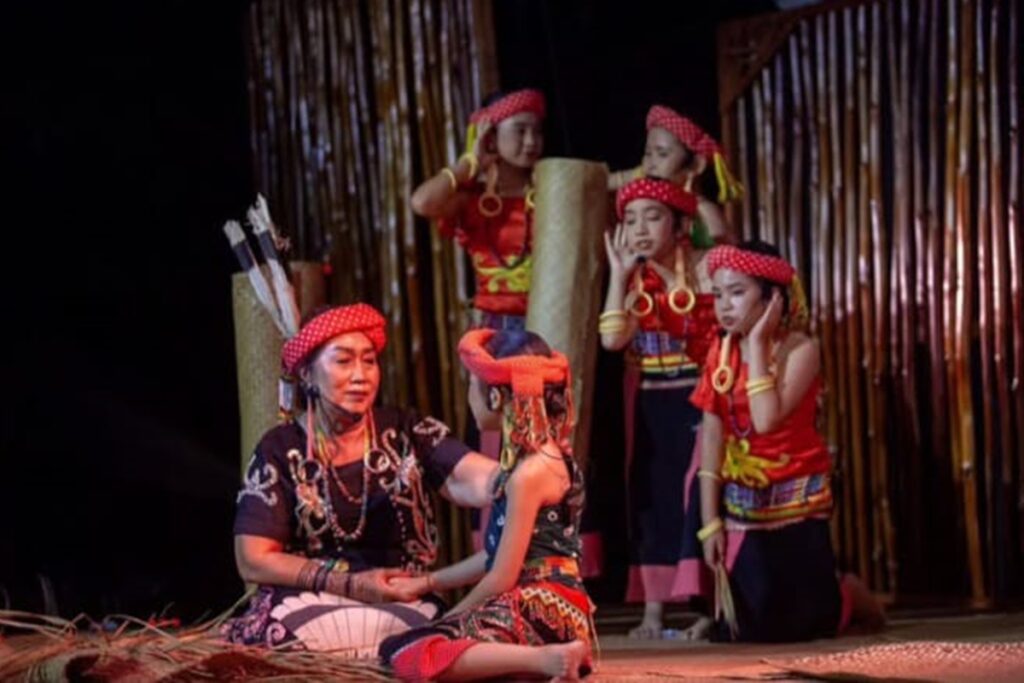 pojok baca langkau etnika mementaskan tevaraa tingaang