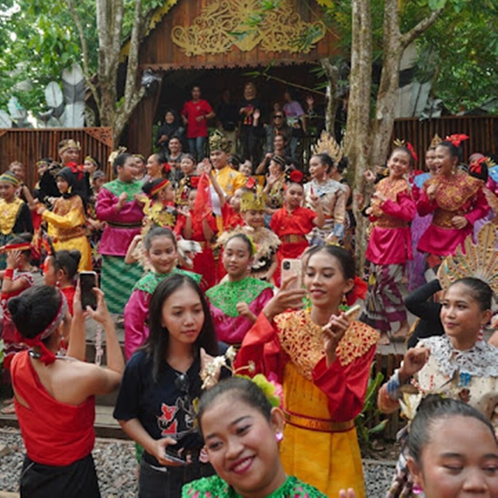 Home ibadah budaya dilangkau etnika